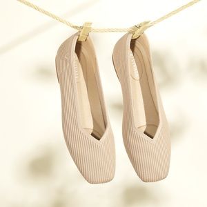 NWOT Vivaia | Square-Toe V-Cut Flats Margot 2.0 | Almond | Size 40 US 9